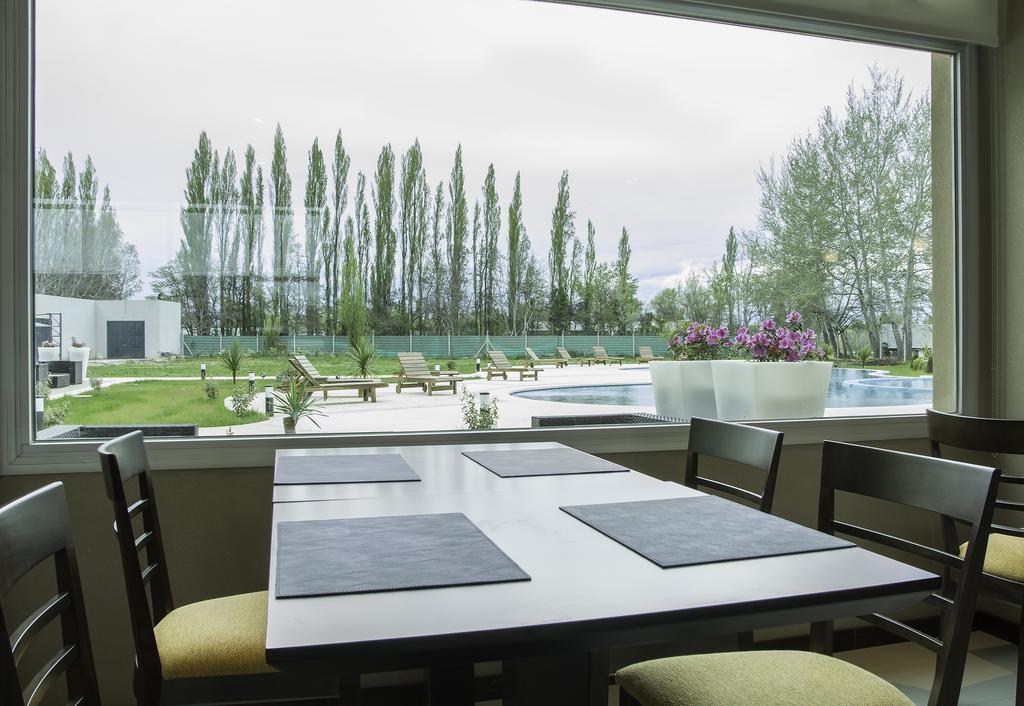 Howard Johnson Neuquen Exterior photo
