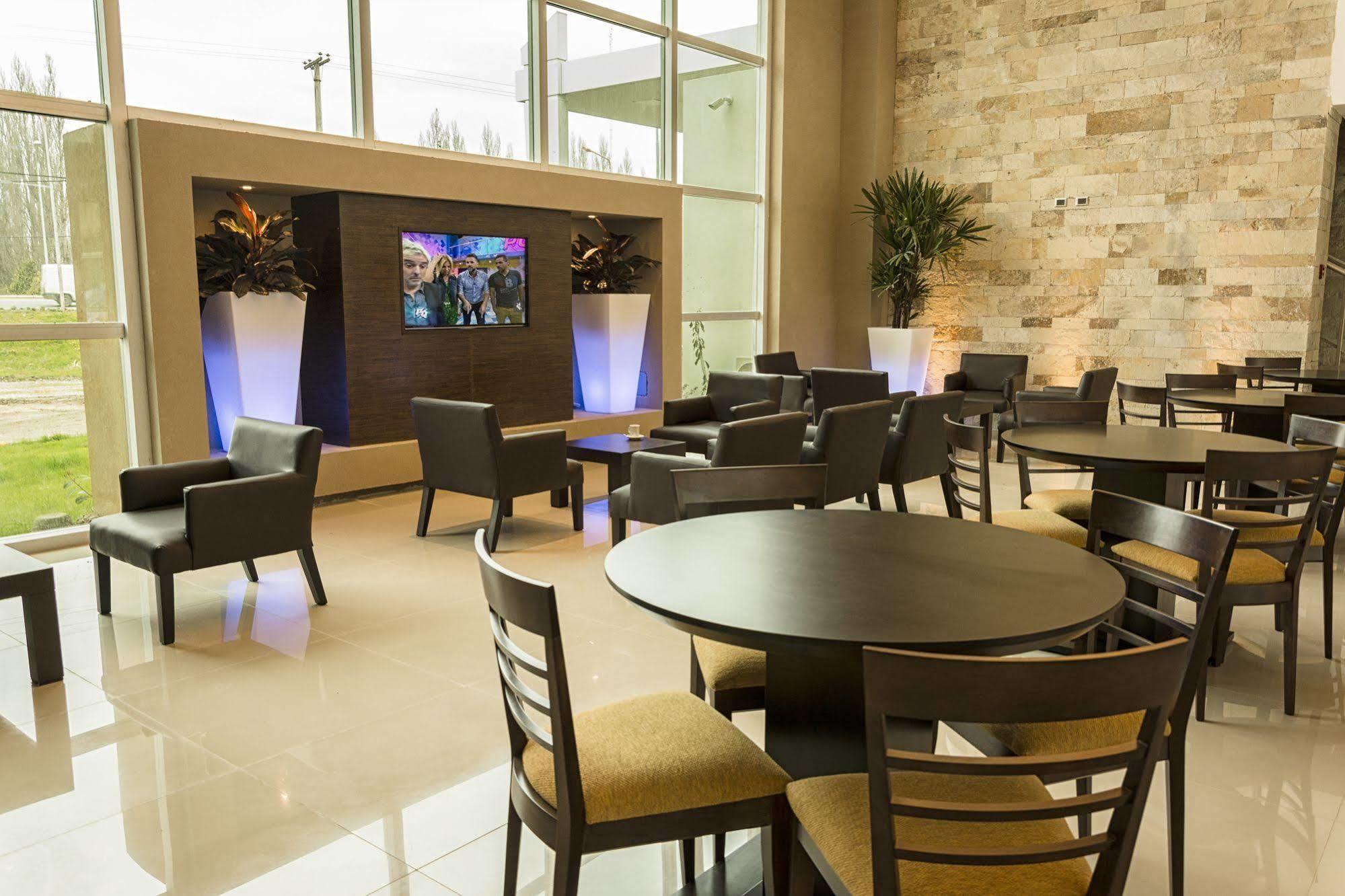 Howard Johnson Neuquen Exterior photo